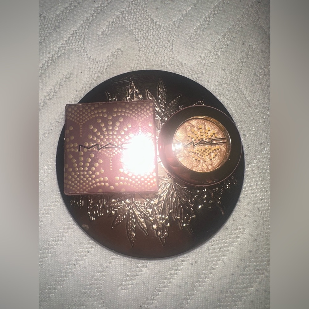 MAC Don’t Burst My Bubbly Sparkler Eye Shadow